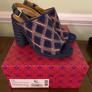 Tory Burch Trinity Navy chunky heel. Like new. 8.